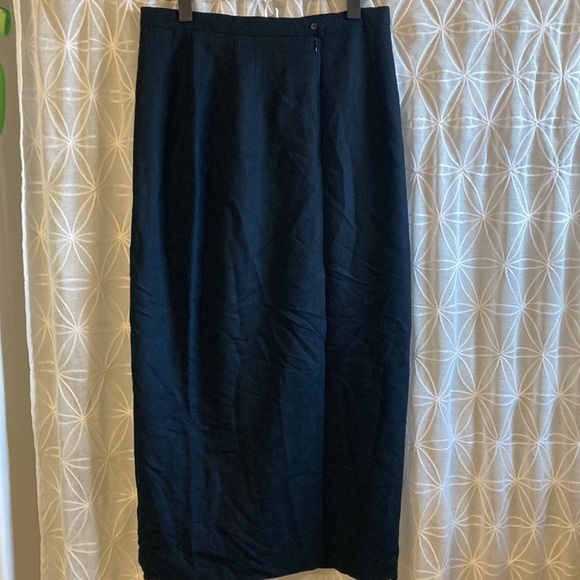 Saks Fifth Avenue skirt - Picture 5 of 10
